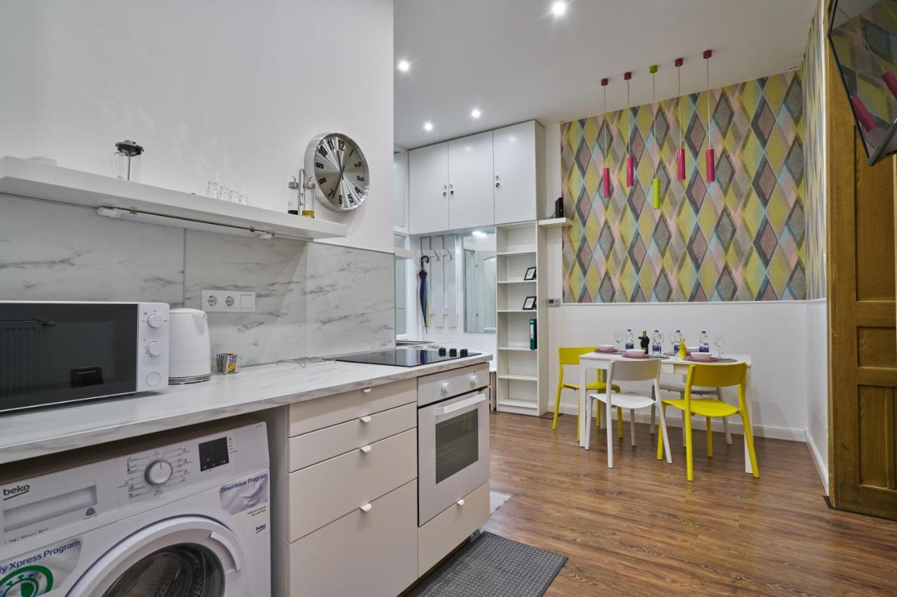 Nanirol Apartment At Gellert Bath Budapest Exterior photo